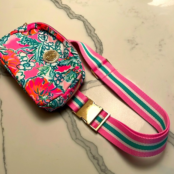 Lilly Pulitzer Handbags - ADORABLE PRETTY PREPPY Lily, Pulitzer, new pink and green floral fanny pack 💕
